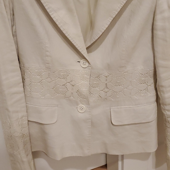TF Cream Blazer - Picture 2 of 4